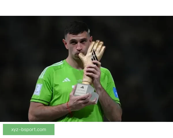 埃米利亚诺·马丁内斯再度荣获雅辛奖展现门将巅峰实力